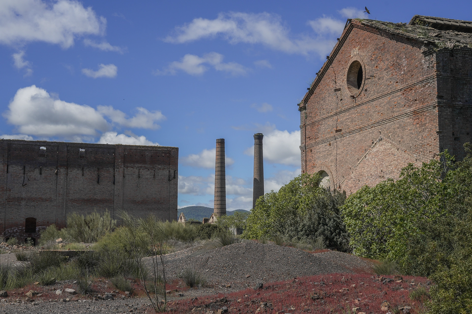Restos de la Fábrica de Ácido Sulfúrico y otras naves químicas