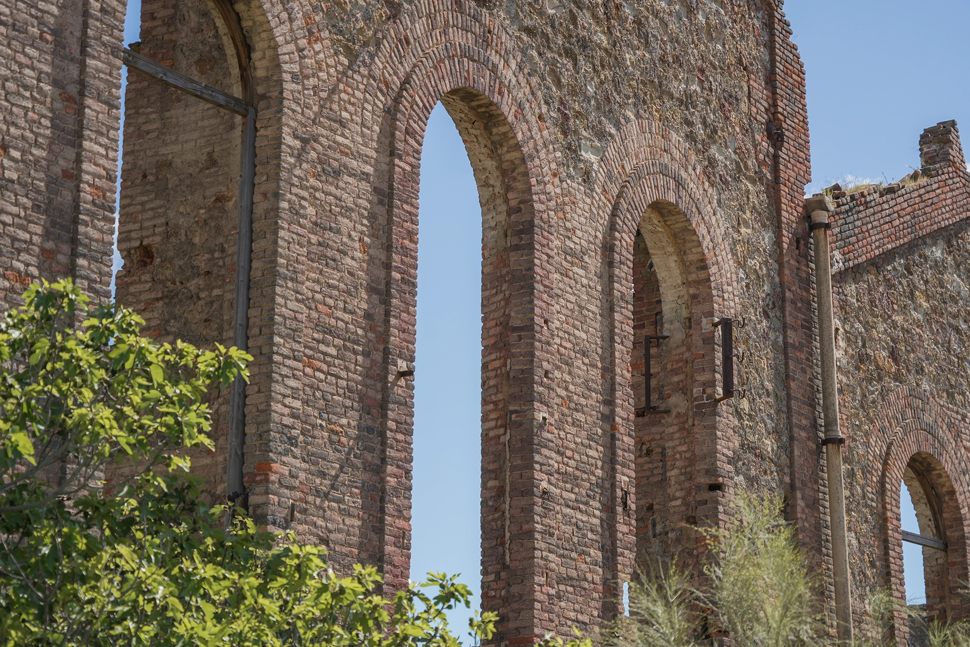Ruinas de la antigua desplatación y su icónica torre