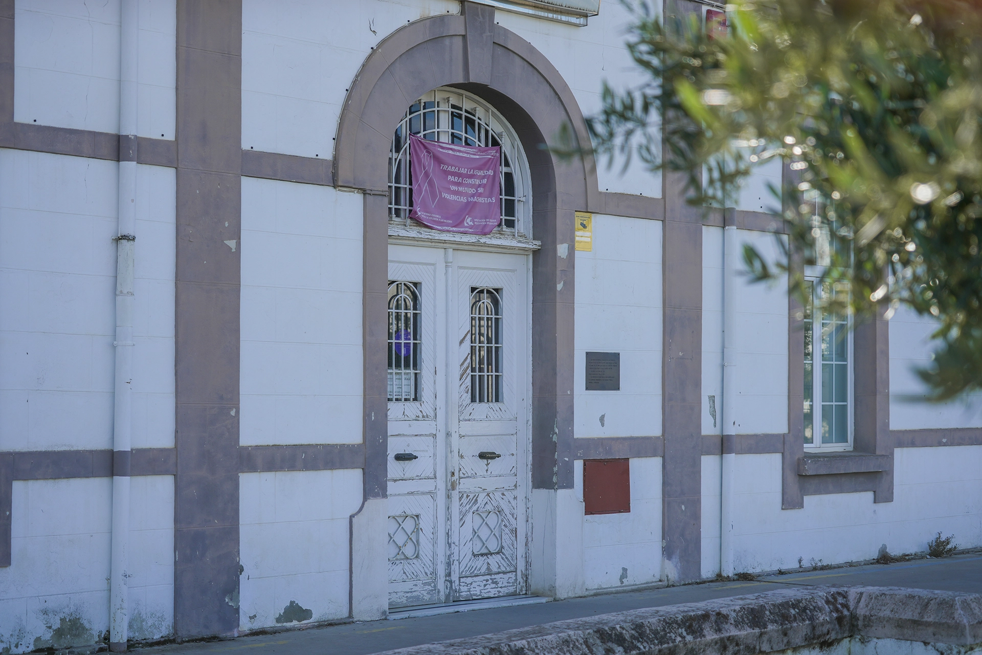 Detalle de las edificaciones secundarias en la parcela