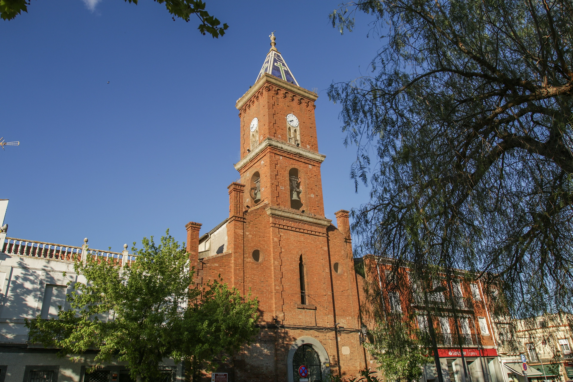 Bóveda de cañón y arcos de medio punto en el interior del templo