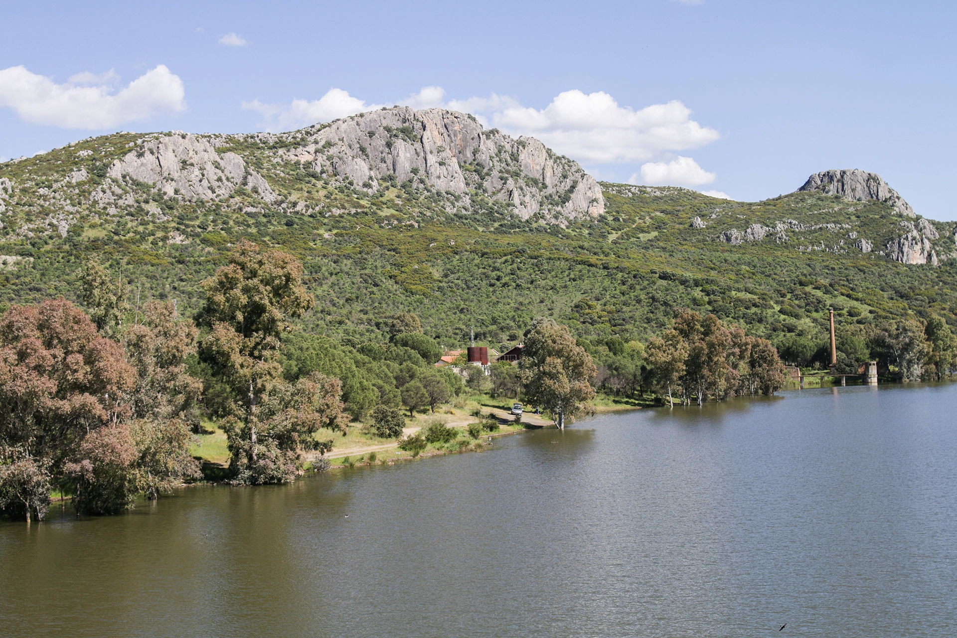 Conexión entre el patrimonio industrial y la naturaleza