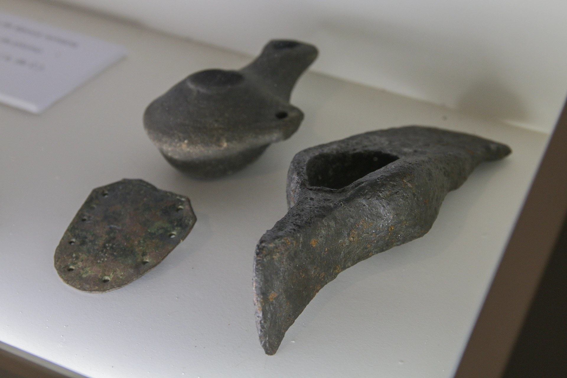Fragmentos cerámicos y arqueológicos