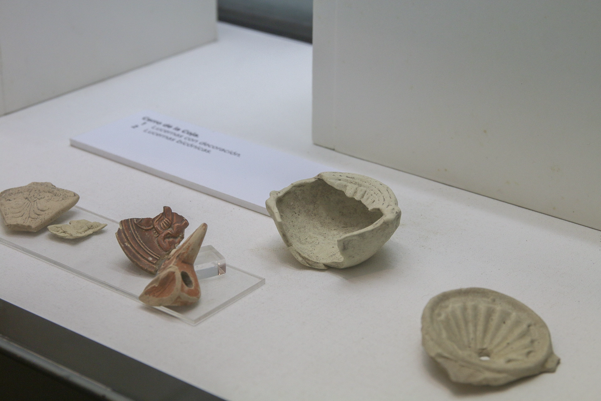 Muestras de cobre fundido y escoria