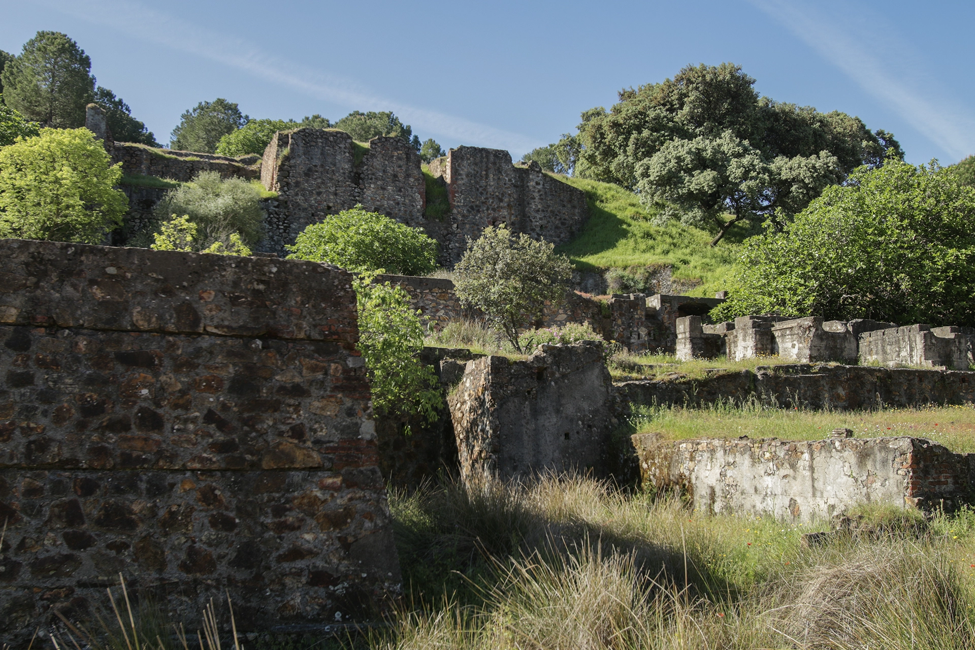 Arranque de la gran chimenea del complejo